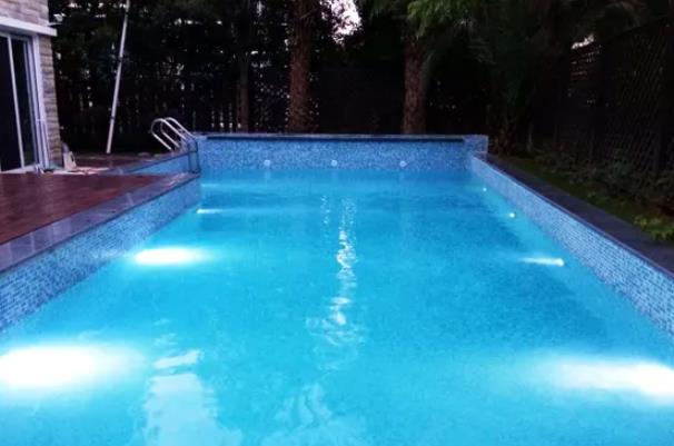 別墅遊泳池水處理設備的選擇